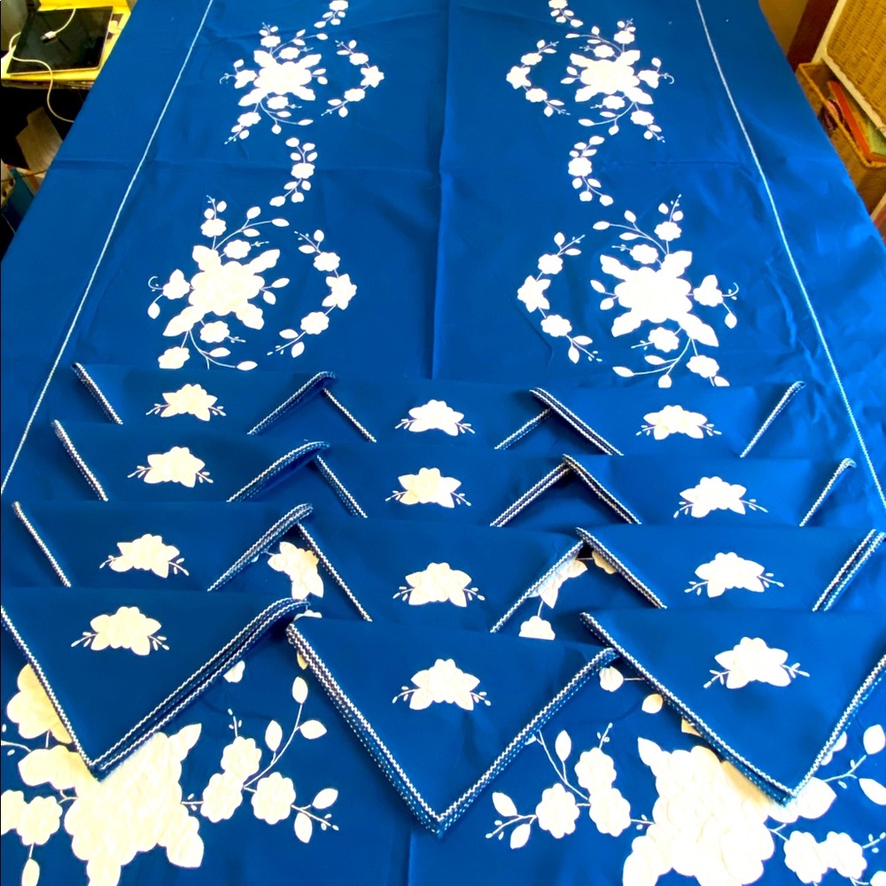 Vintage Appliqué Tablecloth 12 Napkins